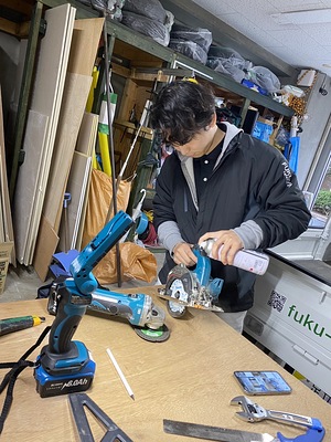 道具の手入れも大事な下準備です。